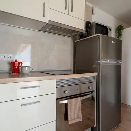 Atico Con Barbacoa Y Terraza *